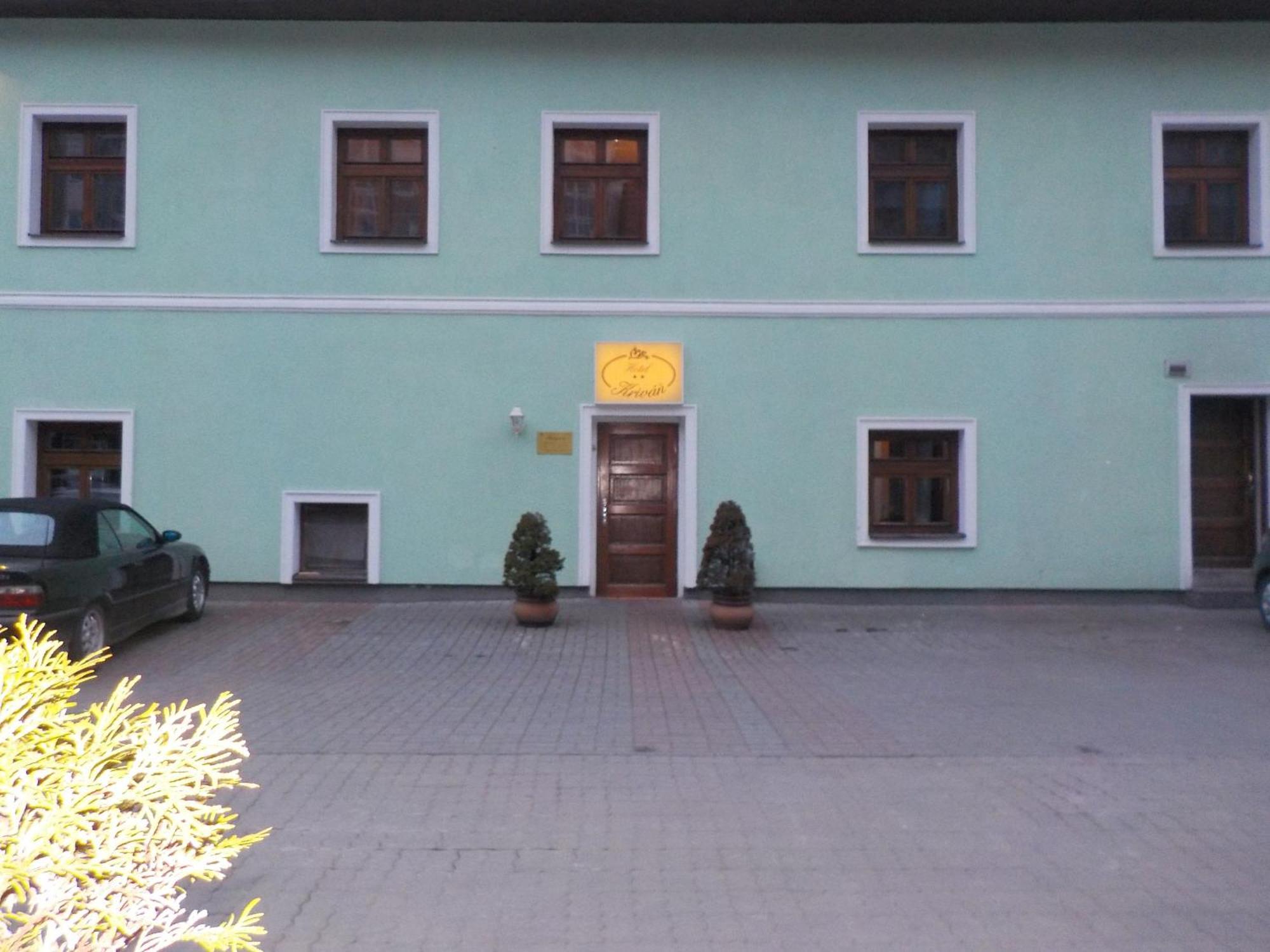 Hotel Krivan Kysucke Nove Mesto Exterior foto